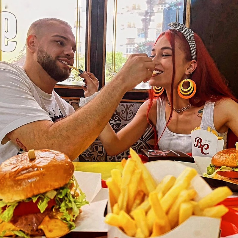 Гости на Burger Chef